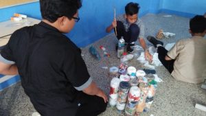 seni mengolah sampah plastik neni riana