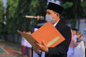 Upacara hari santri - ustad arif afendi