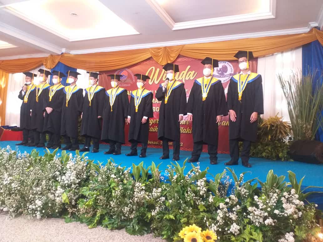 You are currently viewing WISUDA TAHUN PELAJARAN 2021/2022 INSAN MANDIRI CIBUBUR