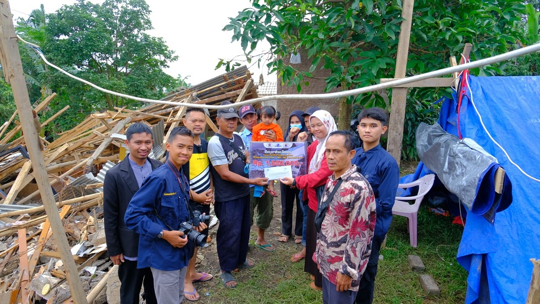Read more about the article Serahkan Donasi Ke Korban Gempa Cianjur
