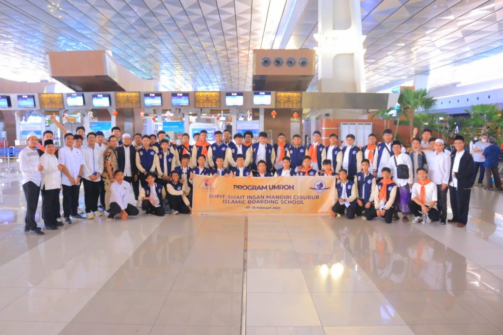 Siswa Insan Mandiri Cibubur Berangkat Ibadah Umroh
