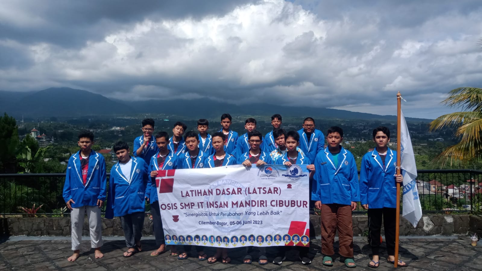 Read more about the article SMP IT Insan Mandiri Cibubur Melaksanak LATSAR Pengurus OSIS di Cileumber Puncak Bogor