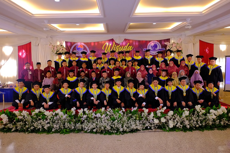 You are currently viewing SMPIT-SMAIT Insan Mandiri Cibubur Islamic Boarding School Gelar Wisuda Siswa