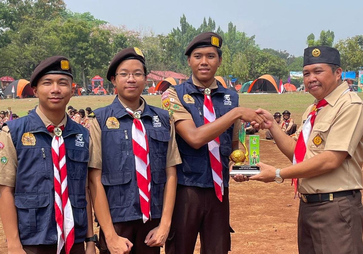 Read more about the article Serahkan Plakat Kegiatan Raimuna XII ke Mabiran Jatisampurna oleh Perwakilan Peserta dari SMA IT Insan Mandiri Cibubur