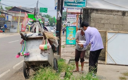 Kegiatan Jum'at Berkah Oleh OSIS SMPIT-SMAIT Insan Mandiri Cibubur