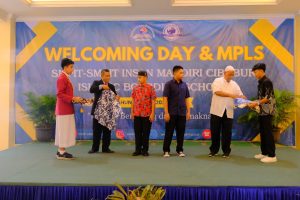 Sambutan Unik dalam Welcoming Day SMPIT-SMAIT Insan Mandiri Cibubur